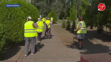 В Мелитополе проводится плановая уборка территорий