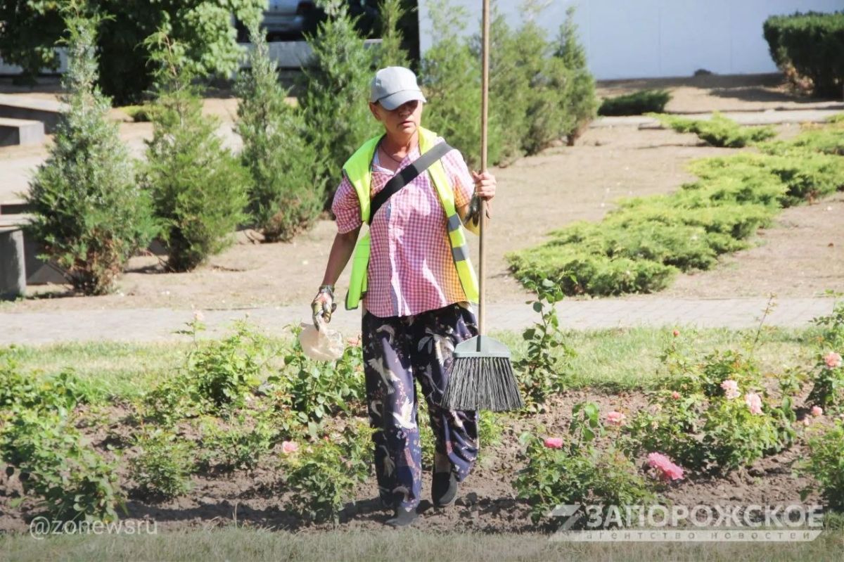 В Мелитополе привели в порядок территорию Братского кладбища В Мелитополе привели в порядок территорию Братского кладбища