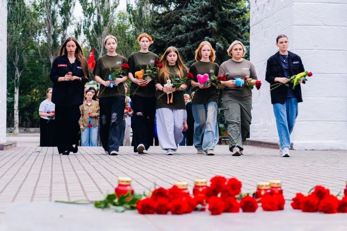 Сегодня вся Запорожская область скорбит по жертвам украинской террористической атаки на пгт Кирилловка Мелитопольского городского округа Сегодня вся Запорожская область скорбит по жертвам украинской террористической атаки на пгт Кирилловка Мелитопольского городского округа