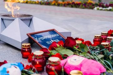 Стихийный мемориал появился в Мелитополе в память о жертвах удара ВСУ по турбазе в Кирилловке