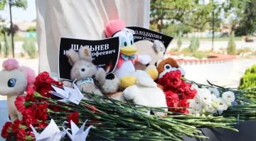 В Мелитополе возложили цветы в память о погибших детях Донбасса