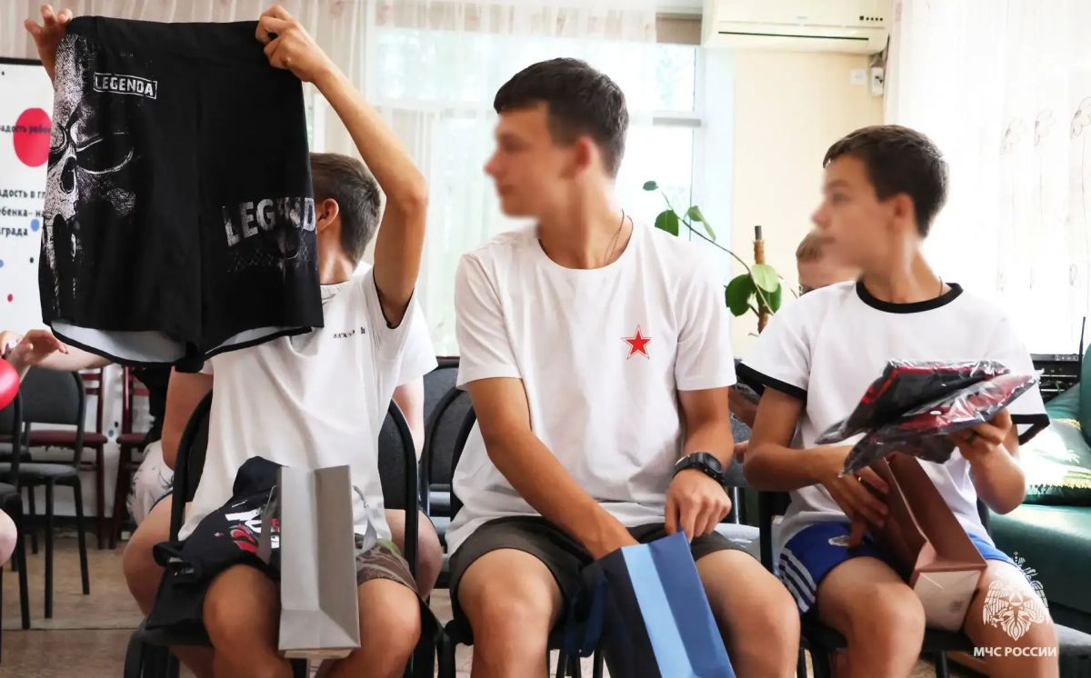 Спортивная форма для новых побед: сотрудники МЧС России поддержали воспитанников Мелитопольского областного центра социально-психологической реабилитации детей Спортивная форма для новых побед: сотрудники МЧС России поддержали воспитанников Мелитопольского областного центра социально-психологической реабилитации детей