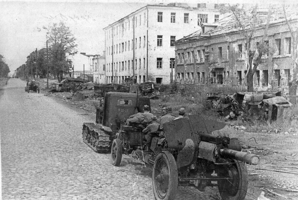Урок истории.. 31 июля 1944 года завершилась Псковско-Островская наступательная операция Урок истории.. 31 июля 1944 года завершилась Псковско-Островская наступательная операция