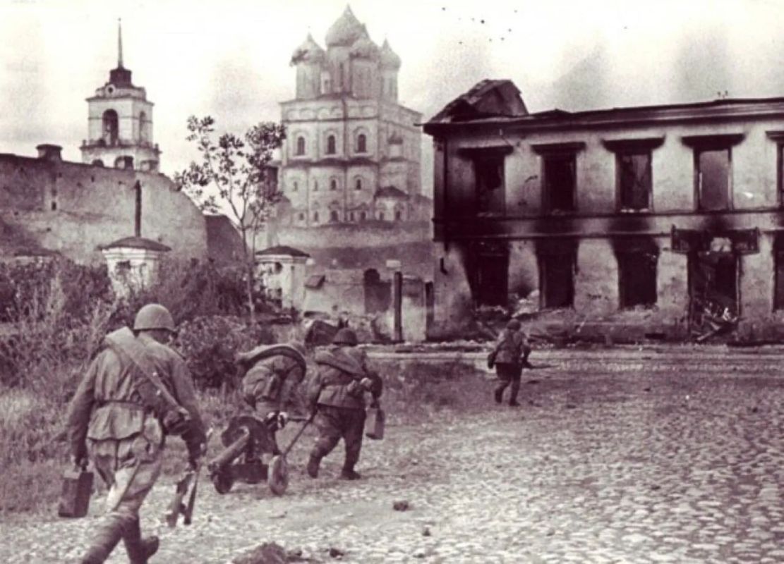 Урок истории.. 31 июля 1944 года завершилась Псковско-Островская наступательная операция Урок истории.. 31 июля 1944 года завершилась Псковско-Островская наступательная операция