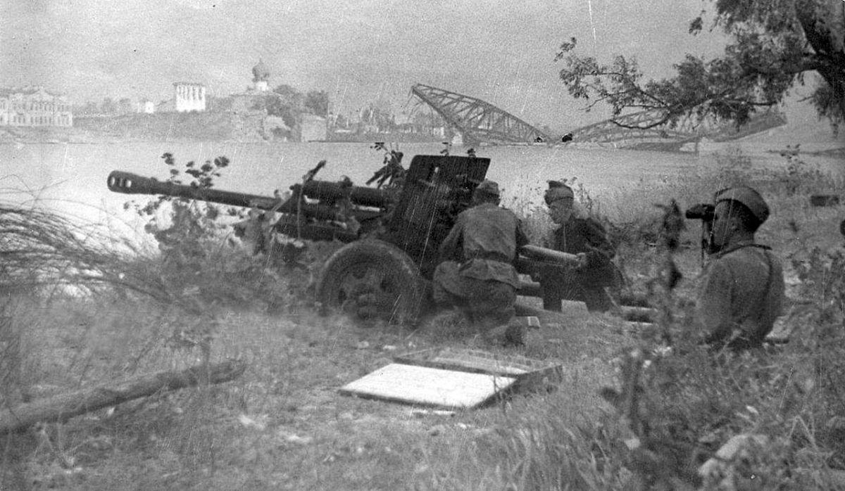 Урок истории.. 31 июля 1944 года завершилась Псковско-Островская наступательная операция Урок истории.. 31 июля 1944 года завершилась Псковско-Островская наступательная операция