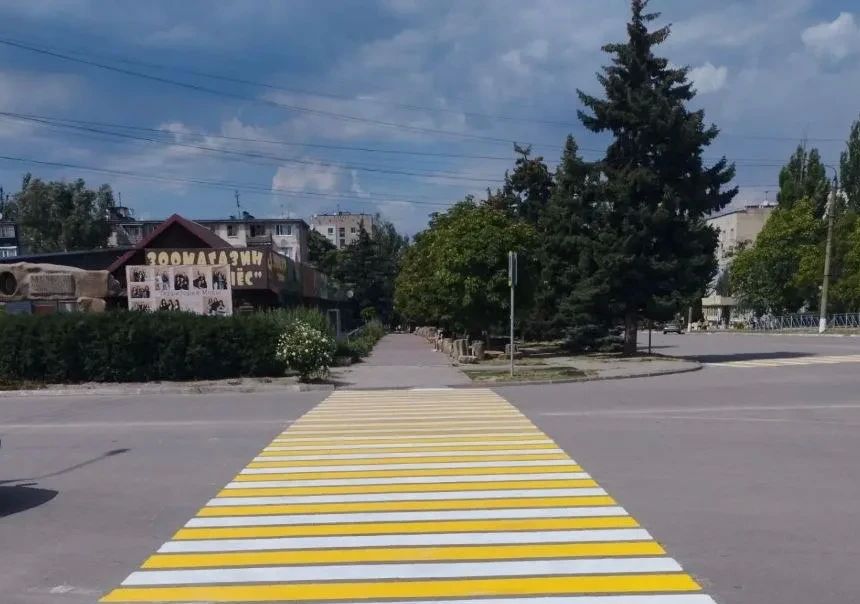 Нанесение дорожной разметки продолжается — работы выполняются ежедневно и охватывают всё больше направлений Нанесение дорожной разметки продолжается — работы выполняются ежедневно и охватывают всё больше направлений
