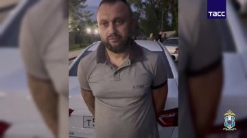 Задержан предполагаемый виновник пожара в Ростове-на-Дону, где горели свыше 20 автомобилей, АЗС и еще одно здание в Северном жилом массиве