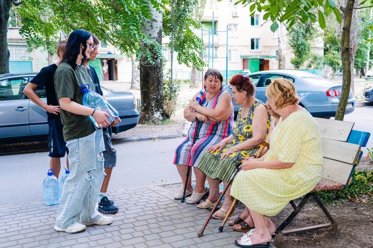 Евгений Балицкий: Волонтёры регионального штаба #МЫВМЕСТЕ совместно с активистами движения «Юг Молодой», бойцами Добровольческой молодёжной дружины и активистами «Молодой Гвардии «Единой России» доставили питьевую воду в... Евгений Балицкий: Волонтёры регионального штаба #МЫВМЕСТЕ совместно с активистами движения «Юг Молодой», бойцами Добровольческой молодёжной дружины и активистами «Молодой Гвардии «Единой России» доставили питьевую воду в...