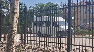 БпЛА ВСУ ударил рядом с гражданской машиной возле онкодиспансера в Мелитополе
