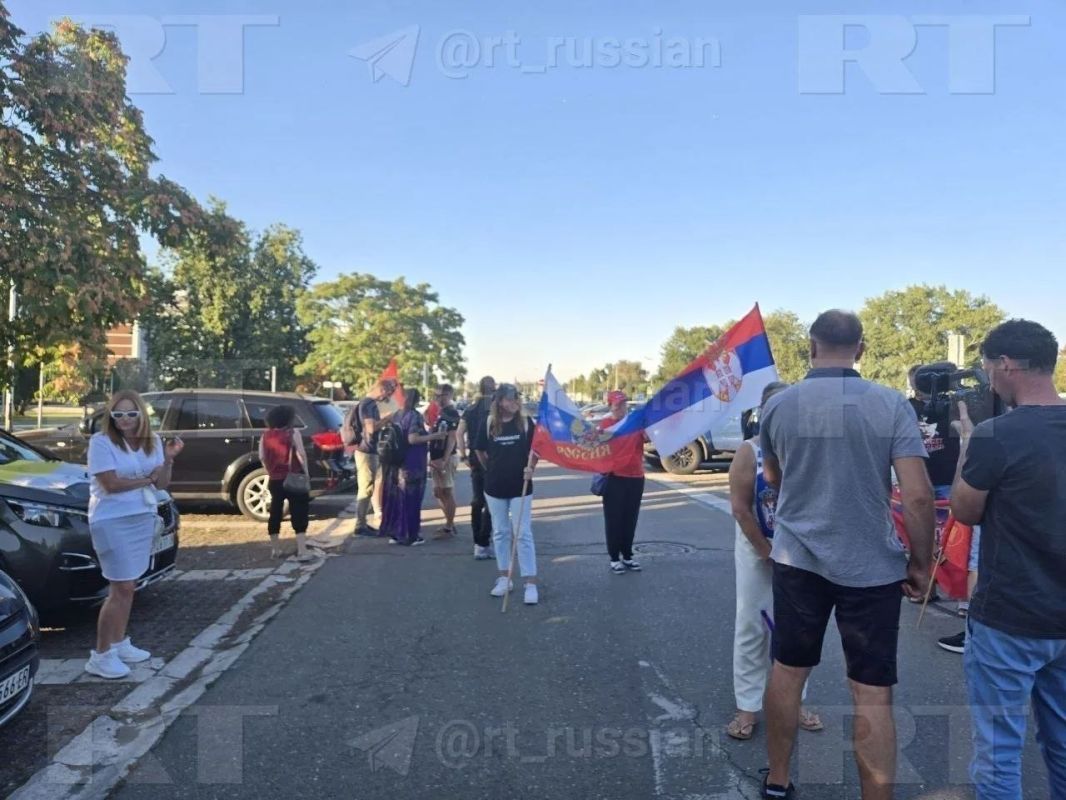 Автопробег в поддержку России и россиян провели в Белграде Автопробег в поддержку России и россиян провели в Белграде