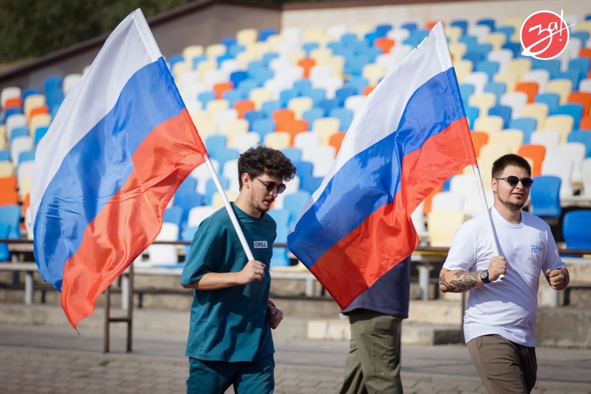 Запорожская область присоединилась к всероссийской акции «Цвета Родины», приуроченной ко Дню Государственного флага Российской Федерации Запорожская область присоединилась к всероссийской акции «Цвета Родины», приуроченной ко Дню Государственного флага Российской Федерации