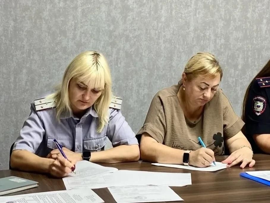 Заседание комиссии по делам несовершеннолетних Заседание комиссии по делам несовершеннолетних