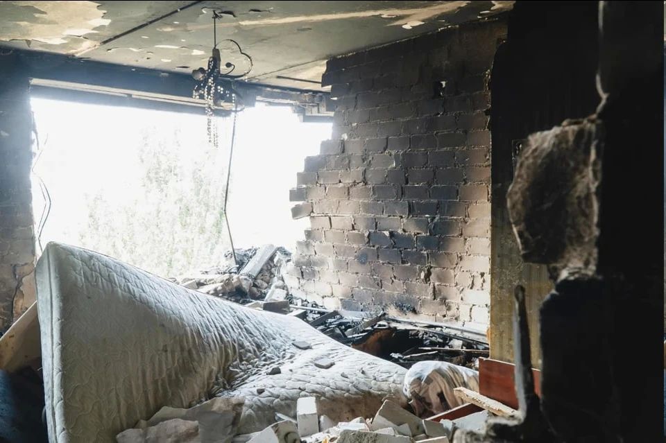 На месте удара по жилому дому в Мелитополе оценивают разрушения в квартирах На месте удара по жилому дому в Мелитополе оценивают разрушения в квартирах