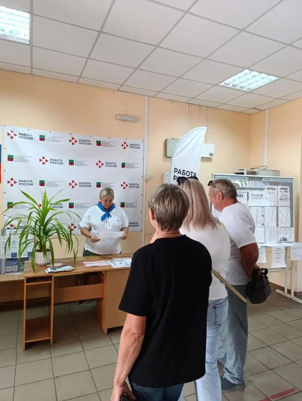 Кадровый центр по пгт Черниговке и Черниговскому району провёл день открытых дверей «Под символом страны – к профессиональному будущему» Кадровый центр по пгт Черниговке и Черниговскому району провёл день открытых дверей «Под символом страны – к профессиональному будущему»