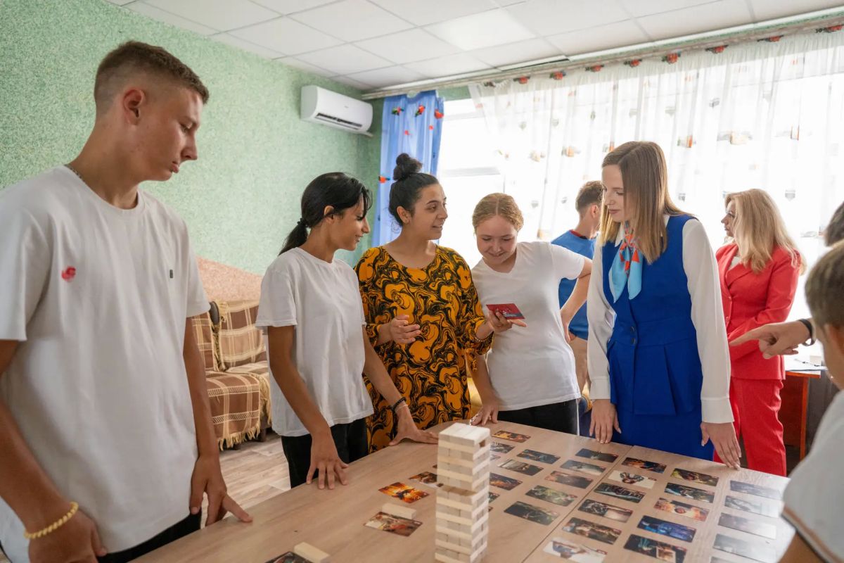 Увлекательное знакомство с миром профессий Увлекательное знакомство с миром профессий