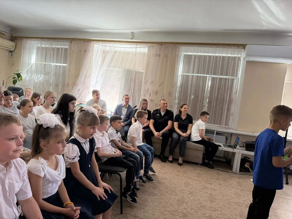 Транспортные полицейские Запорожья поздравили учащихся с Днём знаний в рамках благотворительной акции «Помоги пойти учиться» Транспортные полицейские Запорожья поздравили учащихся с Днём знаний в рамках благотворительной акции «Помоги пойти учиться»