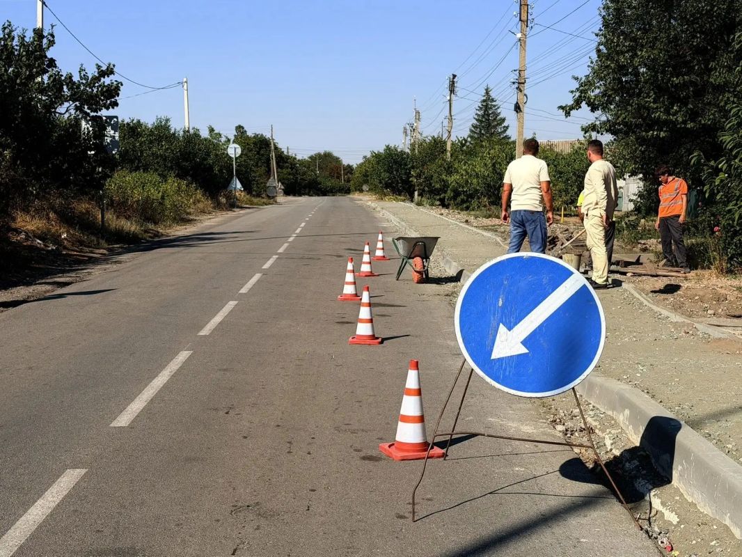 В Мелитополе приводят к стандартам пешеходные переходы у школ В Мелитополе приводят к стандартам пешеходные переходы у школ
