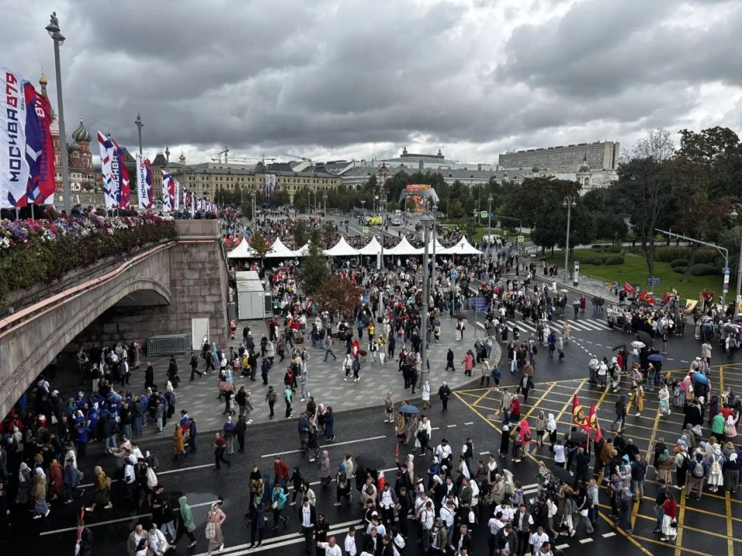 В Москве проходит крестный ход и молебен у мощей благоверного князя Дмитрия Донского В Москве проходит крестный ход и молебен у мощей благоверного князя Дмитрия Донского