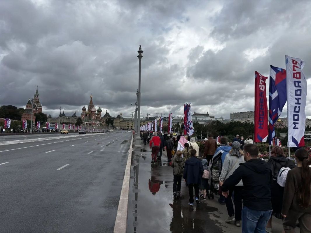 В Москве проходит крестный ход и молебен у мощей благоверного князя Дмитрия Донского В Москве проходит крестный ход и молебен у мощей благоверного князя Дмитрия Донского