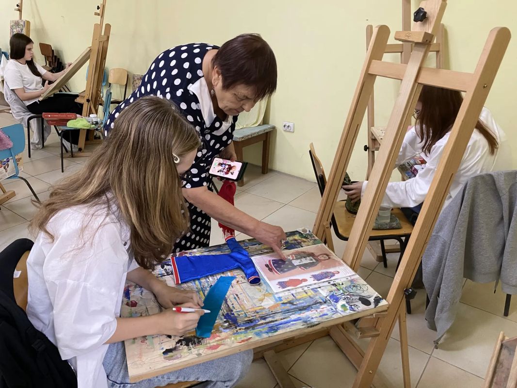От кисти — к истокам: в МКОУ ДО «МДХШ» продолжается реализация проекта «Хоровод народных кукол» От кисти — к истокам: в МКОУ ДО «МДХШ» продолжается реализация проекта «Хоровод народных кукол»
