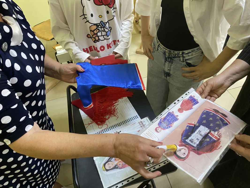 От кисти — к истокам: в МКОУ ДО «МДХШ» продолжается реализация проекта «Хоровод народных кукол» От кисти — к истокам: в МКОУ ДО «МДХШ» продолжается реализация проекта «Хоровод народных кукол»
