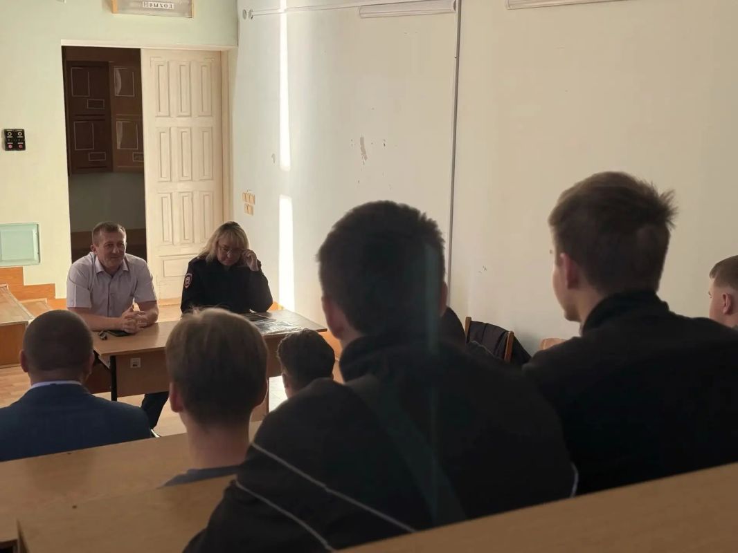 Студентам МелГУ рассказали о возможности поступления на службу в подразделения Госавтоинспекции Студентам МелГУ рассказали о возможности поступления на службу в подразделения Госавтоинспекции
