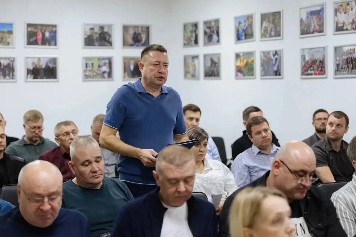 Безопасность дорог и транспорта, работа коммунальной инфраструктуры, поддержка сельхозпроизводителей, обеспечение объектов образования резервными источниками питания, выборы в Госдуму — эти и другие важные вопросы обсудили... Безопасность дорог и транспорта, работа коммунальной инфраструктуры, поддержка сельхозпроизводителей, обеспечение объектов образования резервными источниками питания, выборы в Госдуму — эти и другие важные вопросы обсудили...