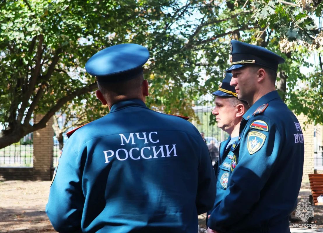 Место памяти: спасатели МЧС России и администрация городского округа Мелитополь благоустраивают сквер «Огнеборцев» Место памяти: спасатели МЧС России и администрация городского округа Мелитополь благоустраивают сквер «Огнеборцев»