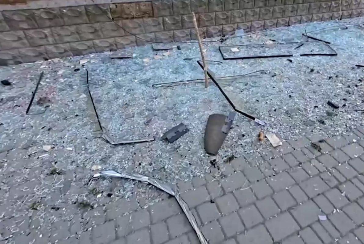 Здание Министерства АПК и продовольственной политики повреждено в результате атаки БпЛА ВСУ на Мелитополь Здание Министерства АПК и продовольственной политики повреждено в результате атаки БпЛА ВСУ на Мелитополь