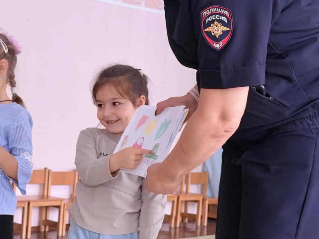 В рамках Единого дня безопасности дорожного движения сотрудники Госавтоинспекции провели профилактические мероприятия в Мелитопольской школе № 5 и детском саду № 14 В рамках Единого дня безопасности дорожного движения сотрудники Госавтоинспекции провели профилактические мероприятия в Мелитопольской школе № 5 и детском саду № 14