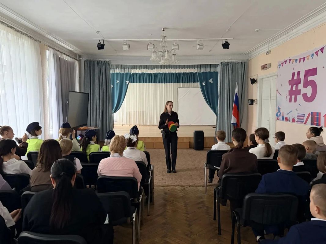 В рамках Единого дня безопасности дорожного движения сотрудники Госавтоинспекции провели профилактические мероприятия в Мелитопольской школе № 5 и детском саду № 14 В рамках Единого дня безопасности дорожного движения сотрудники Госавтоинспекции провели профилактические мероприятия в Мелитопольской школе № 5 и детском саду № 14