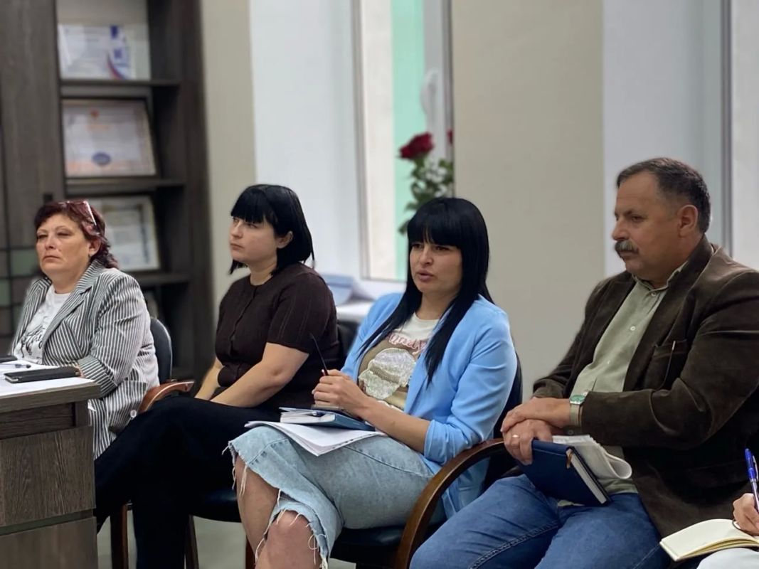 В Администрации Мелитопольского муниципального округа прошло совещание с начальниками территориальных отделов В Администрации Мелитопольского муниципального округа прошло совещание с начальниками территориальных отделов