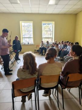 Безопасность на дороге: урок-лекция по ПДД в Мелитопольской детской художественной школе
