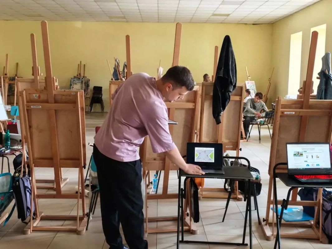 Безопасность на дороге: урок-лекция по ПДД в Мелитопольской детской художественной школе Безопасность на дороге: урок-лекция по ПДД в Мелитопольской детской художественной школе