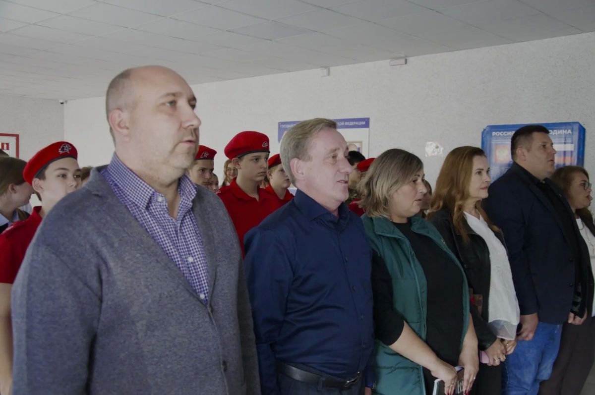 В школе №8 города Мелитополь представили Всероссийский конкурс «Связующая нить народов России» приуроченный ко Дню воссоединения Донецкой Народной Республики, Луганской Народной Республики, Запорожской области и Херсонской... В школе №8 города Мелитополь представили Всероссийский конкурс «Связующая нить народов России» приуроченный ко Дню воссоединения Донецкой Народной Республики, Луганской Народной Республики, Запорожской области и Херсонской...