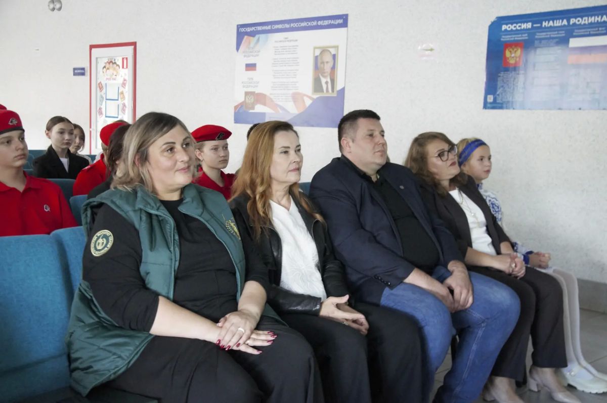 В школе №8 города Мелитополь представили Всероссийский конкурс «Связующая нить народов России» приуроченный ко Дню воссоединения Донецкой Народной Республики, Луганской Народной Республики, Запорожской области и Херсонской... В школе №8 города Мелитополь представили Всероссийский конкурс «Связующая нить народов России» приуроченный ко Дню воссоединения Донецкой Народной Республики, Луганской Народной Республики, Запорожской области и Херсонской...