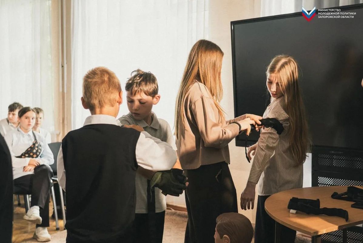 Всероссийская акция «Спасибо, что #МЫВМЕСТЕ», приуроченная к празднованию Дня воссоединения, прошла в Мелитополе Всероссийская акция «Спасибо, что #МЫВМЕСТЕ», приуроченная к празднованию Дня воссоединения, прошла в Мелитополе