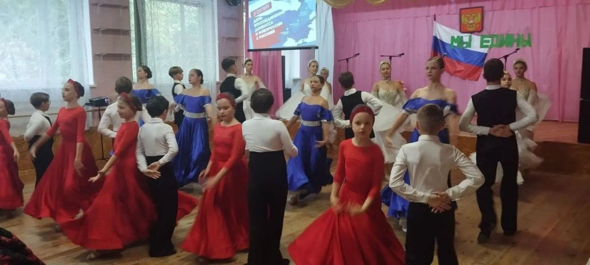 В Бердянске прошел концерт ко Дню воссоединения В Бердянске прошел концерт ко Дню воссоединения
