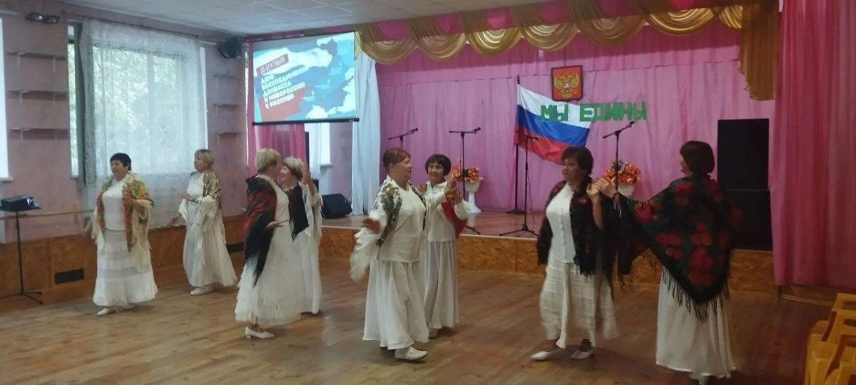 В Бердянске прошел концерт ко Дню воссоединения В Бердянске прошел концерт ко Дню воссоединения