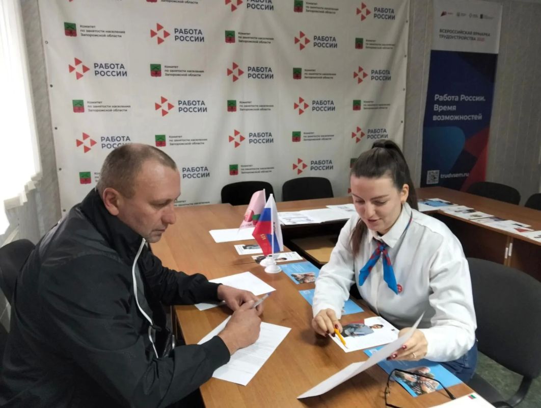 Отмечаем важный праздник: мероприятия ко Дню воссоединения Запорожской области с Россией в Кадровых центрах Отмечаем важный праздник: мероприятия ко Дню воссоединения Запорожской области с Россией в Кадровых центрах