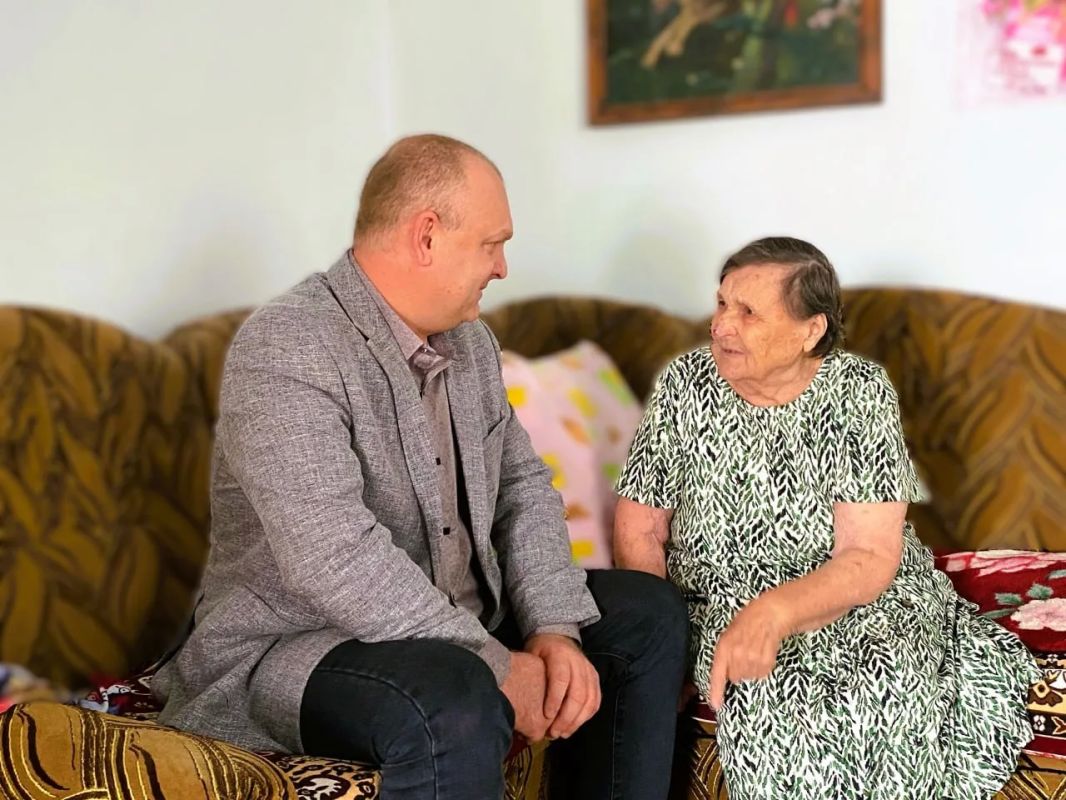 С благодарностью за годы, отданные школе С благодарностью за годы, отданные школе