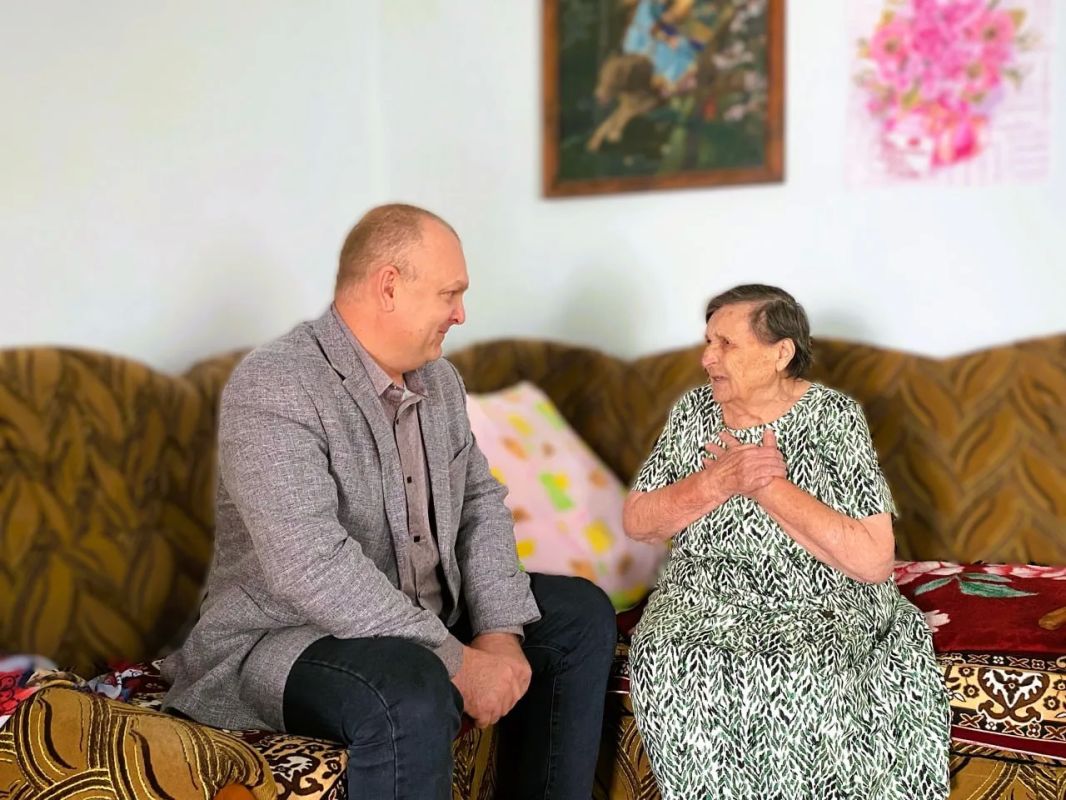 С благодарностью за годы, отданные школе С благодарностью за годы, отданные школе