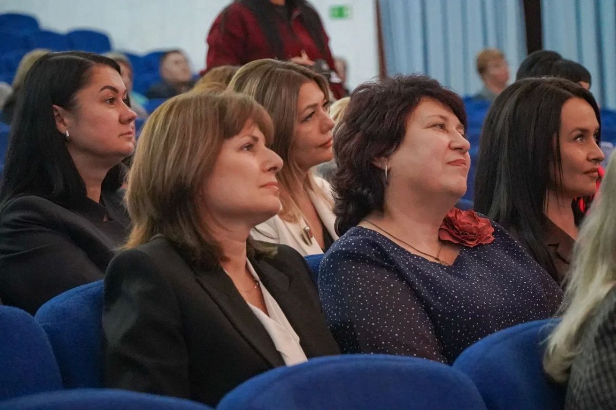Матвиенко Ирина: В Мелитополе состоялось торжественное мероприятие, посвящённое Дню учителя, и прошла церемония награждения лучших педагогов нашего округа Матвиенко Ирина: В Мелитополе состоялось торжественное мероприятие, посвящённое Дню учителя, и прошла церемония награждения лучших педагогов нашего округа