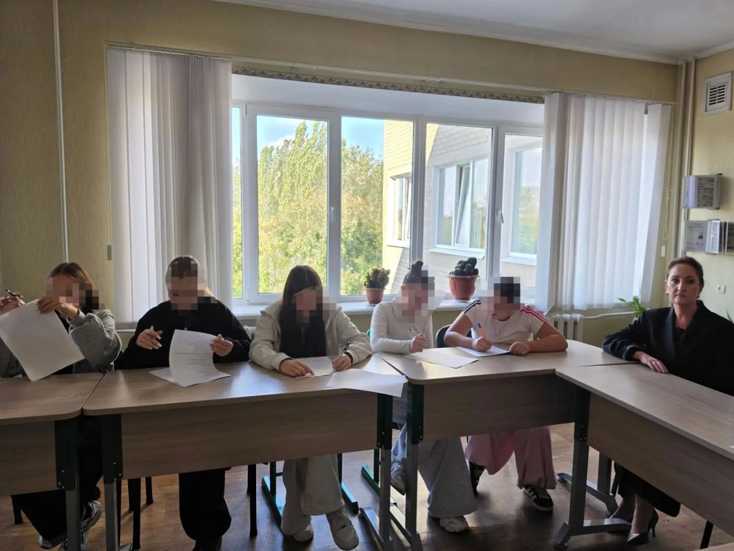 Юлия Сажаева: #Карта_действий. Правовое просвещение подростков в школе № 4 г. Мелитополя Юлия Сажаева: #Карта_действий. Правовое просвещение подростков в школе № 4 г. Мелитополя