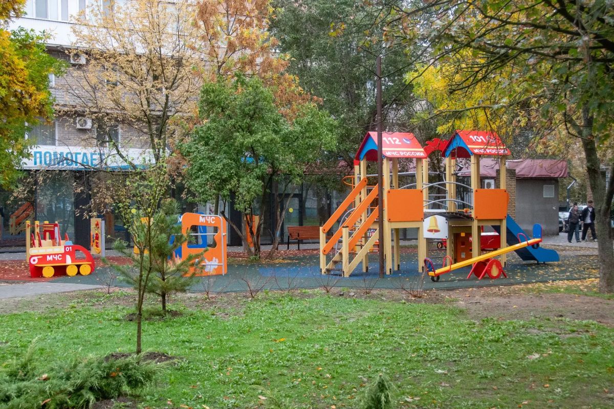 Мелитополе открыли сквер Огнеборцев Мелитополе открыли сквер Огнеборцев