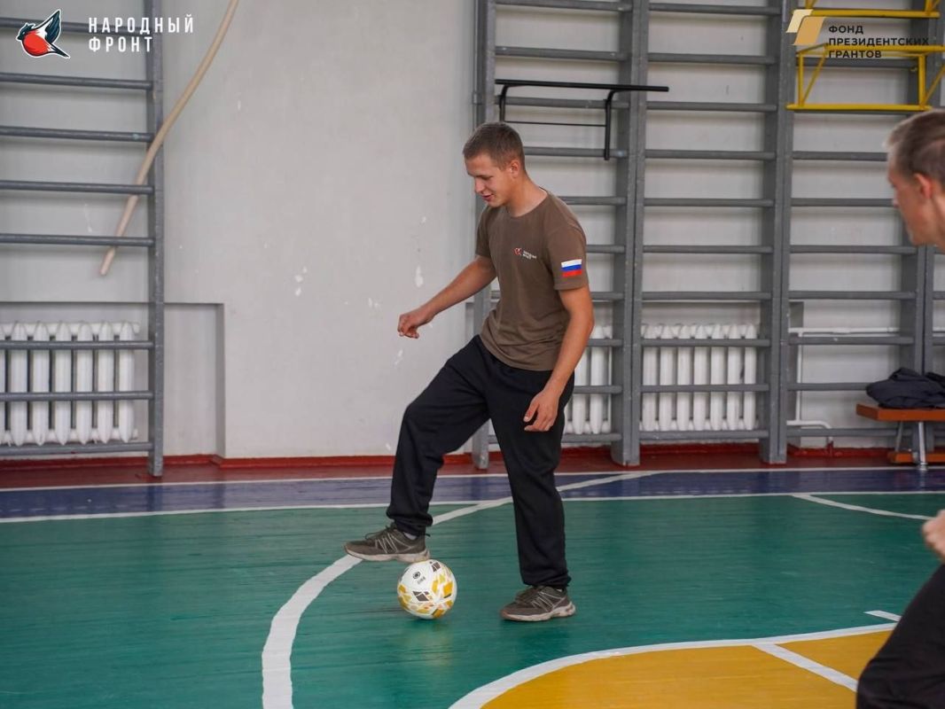 В Бердянске ко Дню казачьей славы России сыграли в футбол — и не ради кубка, а ради духа товарищества! В Бердянске ко Дню казачьей славы России сыграли в футбол — и не ради кубка, а ради духа товарищества!