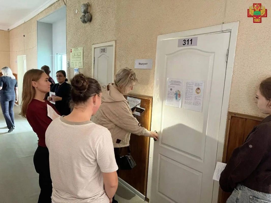 В Бердянском медицинском колледже прививки от гриппа сделали 58 человек В Бердянском медицинском колледже прививки от гриппа сделали 58 человек