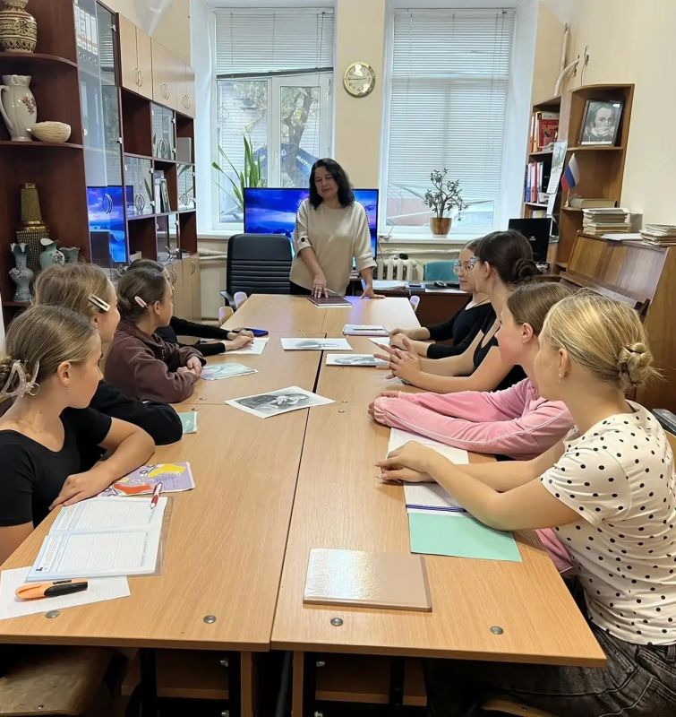 Ференц Лист - венгерский композитор, пианист, дирижёр, педагог, один из крупнейших представителей музыкального романтизма Ференц Лист - венгерский композитор, пианист, дирижёр, педагог, один из крупнейших представителей музыкального романтизма