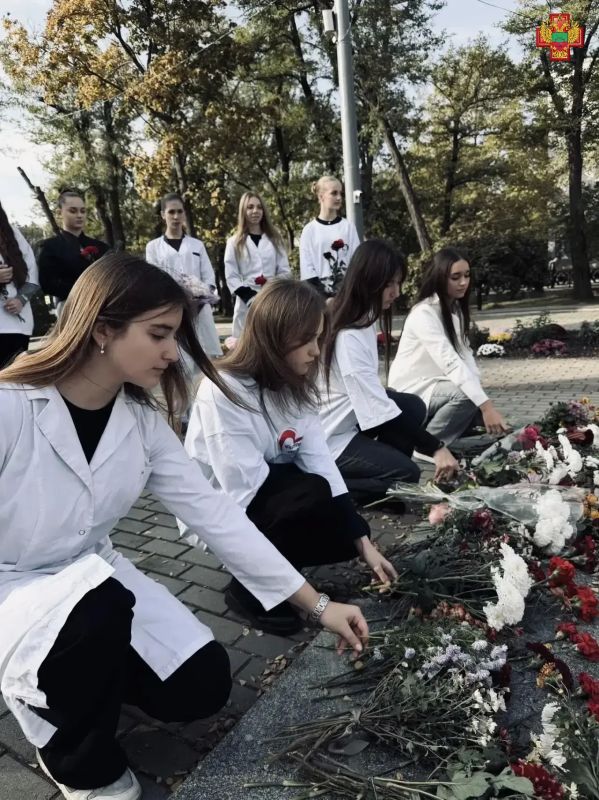 Мелитопольские студенты-медики почтили память героев освобождения города Мелитопольские студенты-медики почтили память героев освобождения города