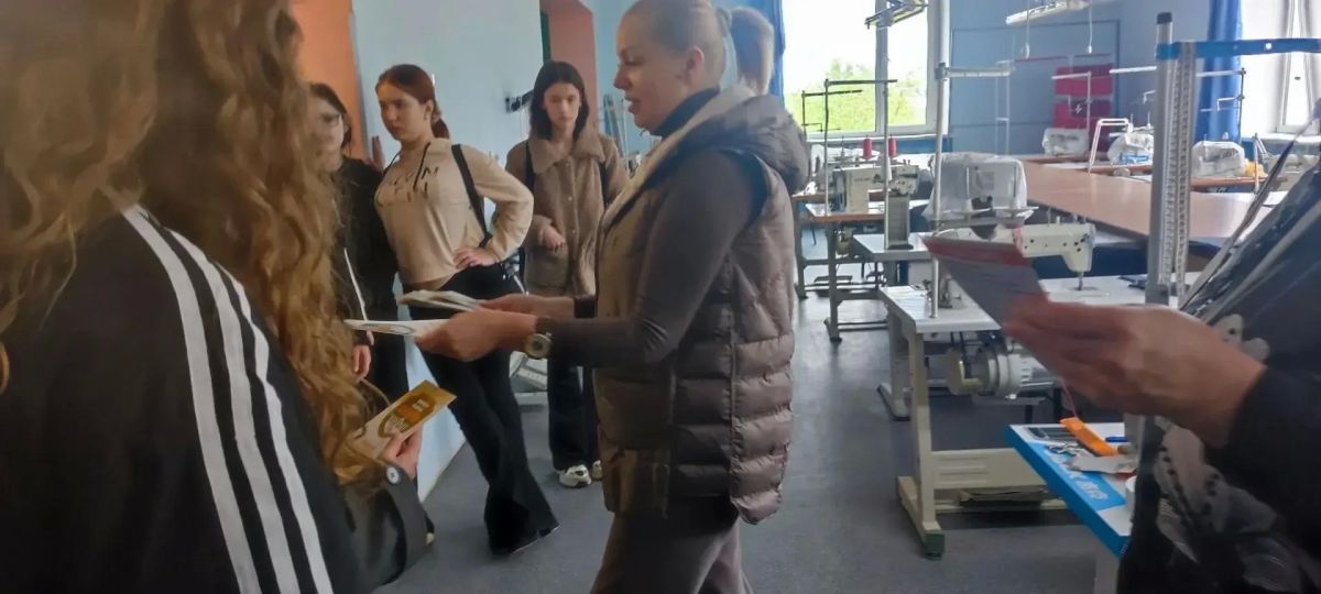 «Карта талантов»: школьники Бердянска примерили профессию швеи и механика «Карта талантов»: школьники Бердянска примерили профессию швеи и механика